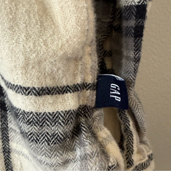 GAP womens Black and White Plaid flannel - Picture 3 of 6